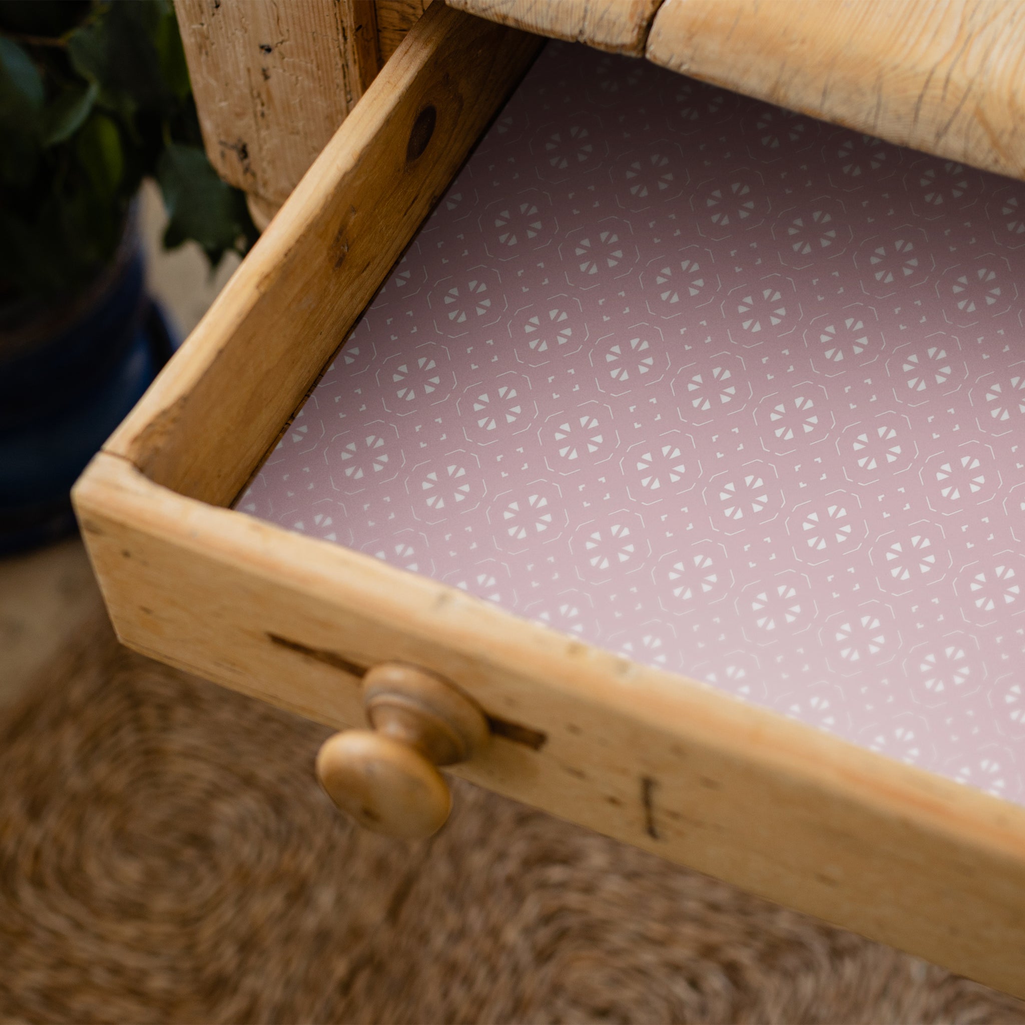 NEROLI & BERGAMOT Scented Drawer Liners in HELEBORE PINK